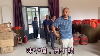 山东潍坊哥俩，顿顿不离酒，“老酒的味道，比一品景芝酒好喝” [upl. by Studnia658]