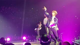 When V burned me 🔥💕🔥 Baepsae  BTS방탄소년단  Love yourself Tour in Amsterdam  13102018 HD [upl. by Kingsbury]