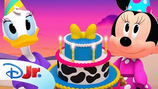 Minnies BowToons Camp Minnie đźŽ€đźŹ•ď¸Ź  Birthday Boat Bash đźĄł  disneyjrâ€‹ [upl. by Methuselah]