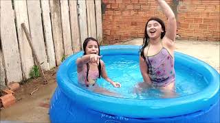 DESAFIO NA PISCINA EMILLY VS MELYSSA NAPISCINA PISCINA [upl. by Mathi293]