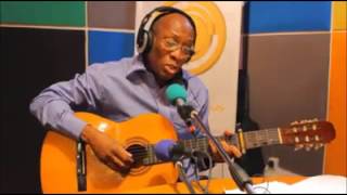 Daouda le sentimental chante mon Coeur balance avec sa guitare au Studio Mozaik [upl. by Netsew]