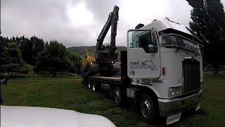 8x4 K104 Kenworth Transporter Hauling 14 Ton Excavator [upl. by Acceb]