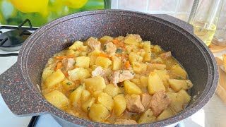 По домашнему вкусно Тушеная картошка с мясом Все просто [upl. by Ahsyla]