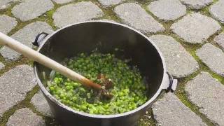 Erbsensuppe mit Schafgarbe  Schmalz und Sahne nach Michel vom Berch [upl. by Aieki]