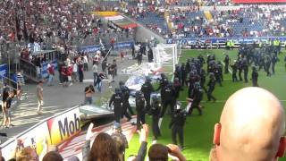 Eintracht Frankfurt  1 FC Köln 752011 Angriff von Polizei auf die Fans Randale [upl. by Ardnahsal]