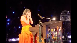 Italian crowd singing quotSEI BELLISSIMAquot to Taylor Swift [upl. by Brandy404]