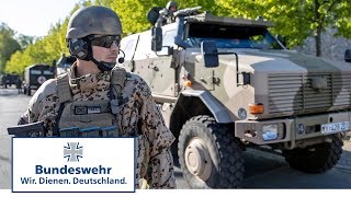 Soldaten mit G36 in der Öffentlichkeit – Einsatzvorbereitung für Panzergrenadiere der Bundeswehr [upl. by Abie618]