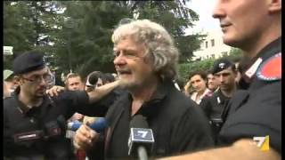 Carceri Grillo replica a Napolitano e lo scontro si infiamma [upl. by Yddeg]