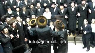 Hachnosas Sefer Torah In Toldos Yehuda Stetchin Sivan 5772 [upl. by Jeanne457]