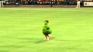 Phillie Phanatic goes streaking [upl. by Alleon]