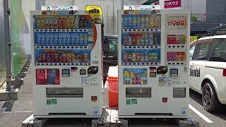 キャッシュレス決済対応ダイドードリンコの飲料自販機にてモバイルICOCAで飲料水購入（カメラ目線） [upl. by Eimile]