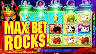 MAX BET ROCKS BONUS AFTER BONUS Invaders Return From the Planet Moolah 1c WMS CASINO SLOTS [upl. by Ahsan]