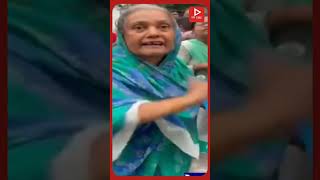 মমতাকে দেশ ছাড়ার দাবি নিয়ে গর্জে উঠলেন এই মহিলা [upl. by Laerol]