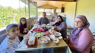 Bahçede öğlen yemeği 🥗 [upl. by Atinet]