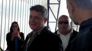 En jet privado Alejandro Sanz arriba a Chile para actuar en Viña 2016 [upl. by Niawd]