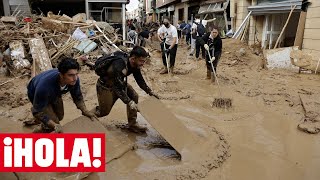 El impactante vídeo de decenas de voluntarios cantando el himno de Valencia que ha conmovido a todos [upl. by Brawner]