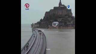 Le MontSaintMichel se transforme en île grâce aux grandes marées [upl. by Itsim]