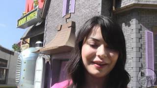 Interview Miranda Cosgrove talk about Despicable Me Minion Mayhem [upl. by Bensky]