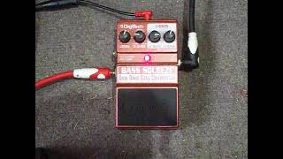 Demo de Digitech Bass Squeeze compresor digital [upl. by Gilly]