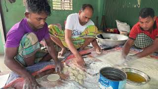 How to make Traditional Bakarkhani Bangladeshi street food [upl. by Kulseth]