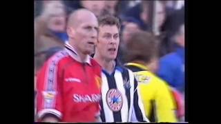 Duncan Ferguson vs Jaap Stam Newcastle vs Manchester United 2000 [upl. by Goodyear]