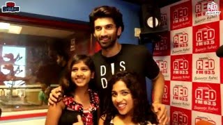 Stars Se Setting  Aditya Roy Kapoor amp Katrina Kaif Meet Their Fans [upl. by Landri]