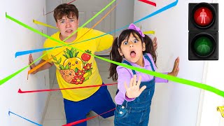 Ellie amp Andrea Silly String and Water Balloon Red Light Green Light Challenge [upl. by Ilaw]