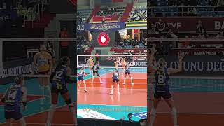 Kaptan serviste yakın çekim fenerbahçe edaerdem fileninsultanları volleyballworld melissavargas [upl. by Netsriik]