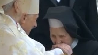 Benedetto XVI partecipa alla cerimonia di canonizzazione di Giovanni Paolo II e Giovanni XXIII [upl. by Veno169]