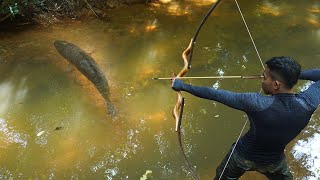 DIY Making Super Powerful Traditional Bowfishing  Traditional Bowfishing Vs Huge Fish [upl. by Arinaj]