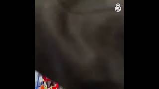 Vinicius regala su camiseta a una aficionada madridista en el Sadar [upl. by Tirrell]