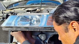 Como cambiar faros de Honda Odyssey [upl. by Ldnek]