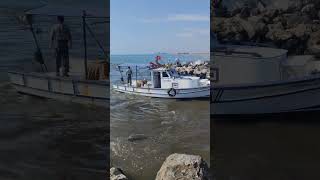 Tekne toprağa gömülünce geri çıkmak zorunda kaldı fishing balık tekne batma [upl. by Mauralia]