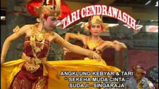 Sangat Disenangi Angklung Kebyar  Tari Cendrawasih [upl. by Ailema]