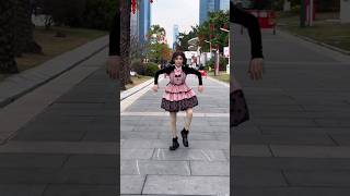 Robot or real girl dance ello pop dancer asian shorts [upl. by Hpotsirhc]