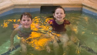 Swimming at the hotel pool holidayinnexpress silversprings [upl. by Jerrine548]