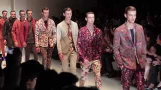 Le défilé Gucci homme printempsété 2014 à Milan [upl. by Najtsirk]