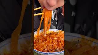 The bosss noodles are delicious You are still like this Shaanxi food Baoji rolled noodles ar [upl. by Alehcim]