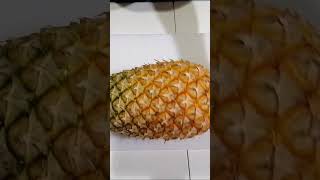 Do you cut pineapple like KSI does shorts [upl. by Woehick94]