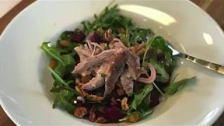 Salade de canard confit roquette et betterave [upl. by Aenaj725]