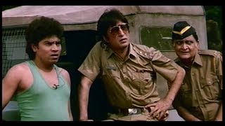 Inspector Shakti Kapoor brings Johnny Lever to the College to Identify the Killers Khiladi [upl. by Krissie]