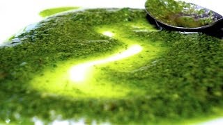 Comment Faire un Pesto alla Genovese au Basilic  Recette italienne Facile à Faire [upl. by Issej501]