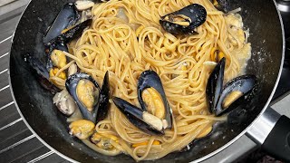 Pasta cozze e pecorino 😋🇮🇹 italianfood italianfood pastarecipes italianrecipes italianfoodie [upl. by Suiradel]