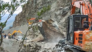 Massive landslide blocks JammuSrinagar national highway [upl. by Bayer]