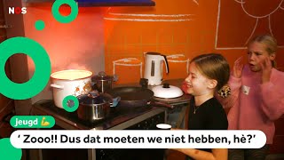 Wat als er brand is Kinderen krijgen les over veiligheid [upl. by Eihpos]