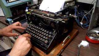 Test Olivetti M1 macchina per scrivere del 1915 [upl. by Aihseit]