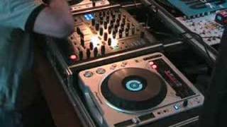 DJ BEAT MIXING TUTORIAL ON A SET OF CDJ TURNTABLES [upl. by Toffic]