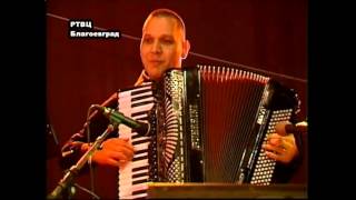 Sasko Velkov virtuoso accordion Soborsko oroEsma Redzepova amp ensamble Teodosievski [upl. by Ingaborg]