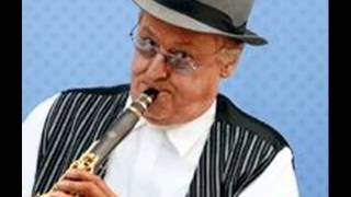 Renzo Arbore  Il clarinetto [upl. by Yevol]