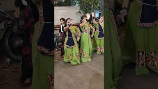 પોંદડી ગઢડે ચડે નેચી આય  Gujarati  Garba  Easy Stepsshorts navratri garba trendingરાકેશબારોટ [upl. by Immas641]